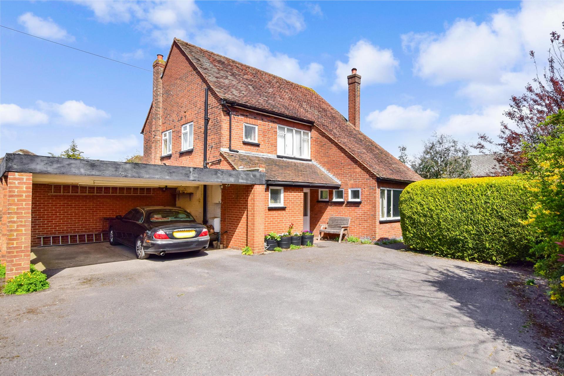 4 bedroom Detached House for sale in Epping