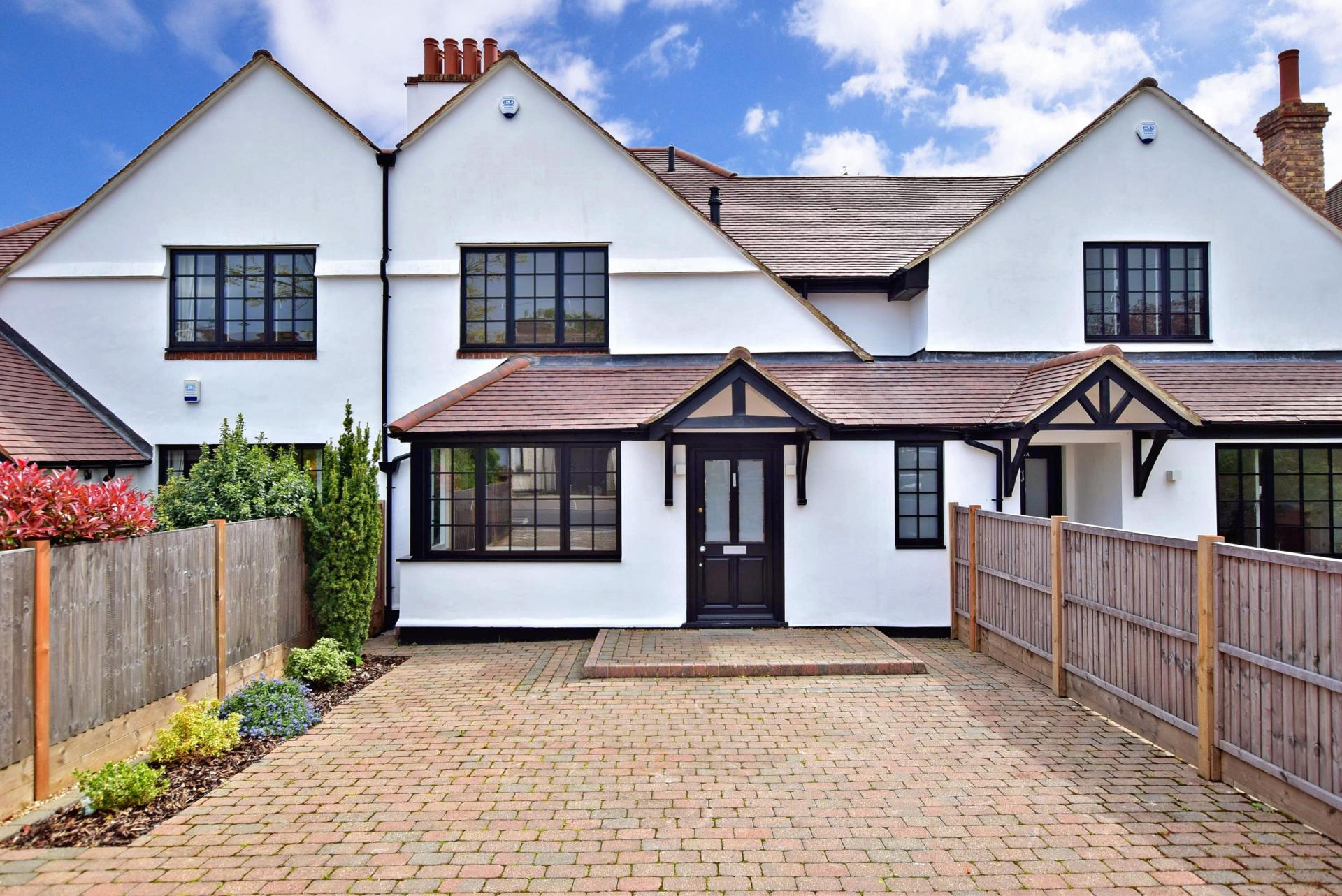 3 bedroom Terraced House for sale in Loughton