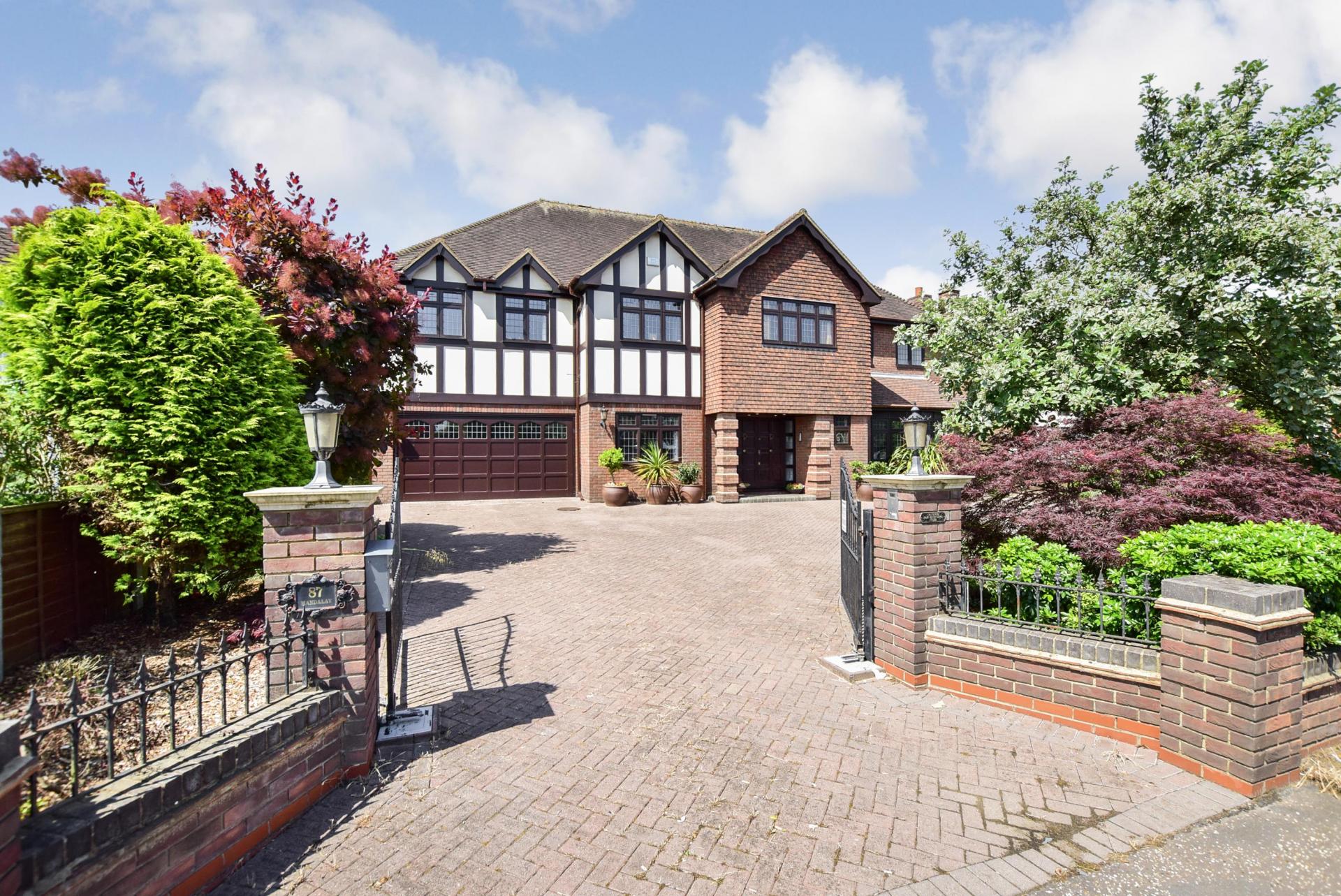 7 bedroom house for sale in Chigwell