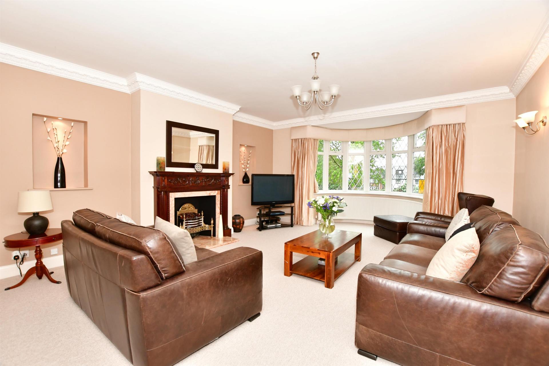 Detached House for sale with 6 bedrooms, Lee Grove, Chigwell Fine