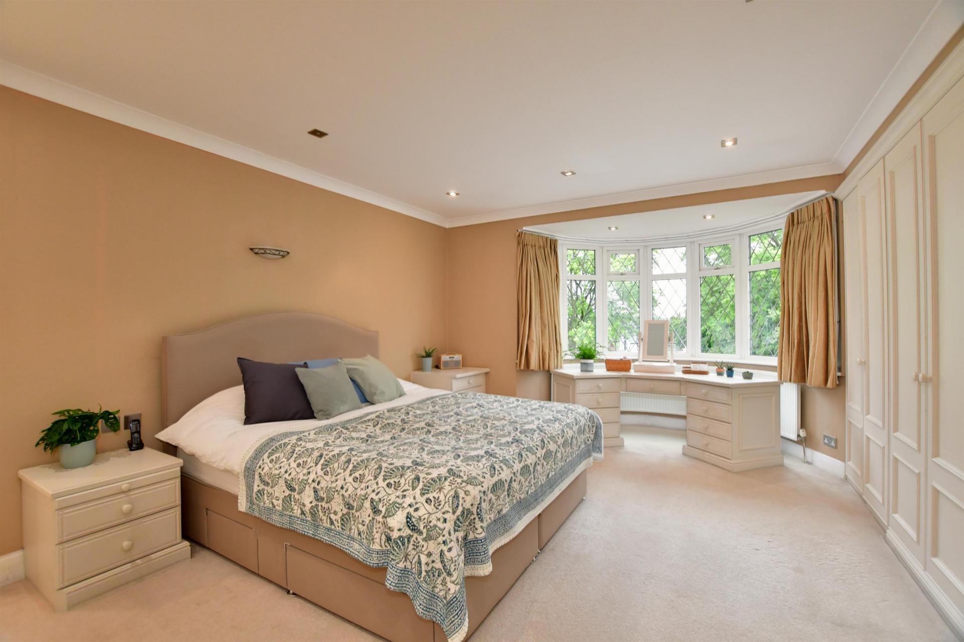 Detached House for sale with 6 bedrooms, Lee Grove, Chigwell Fine