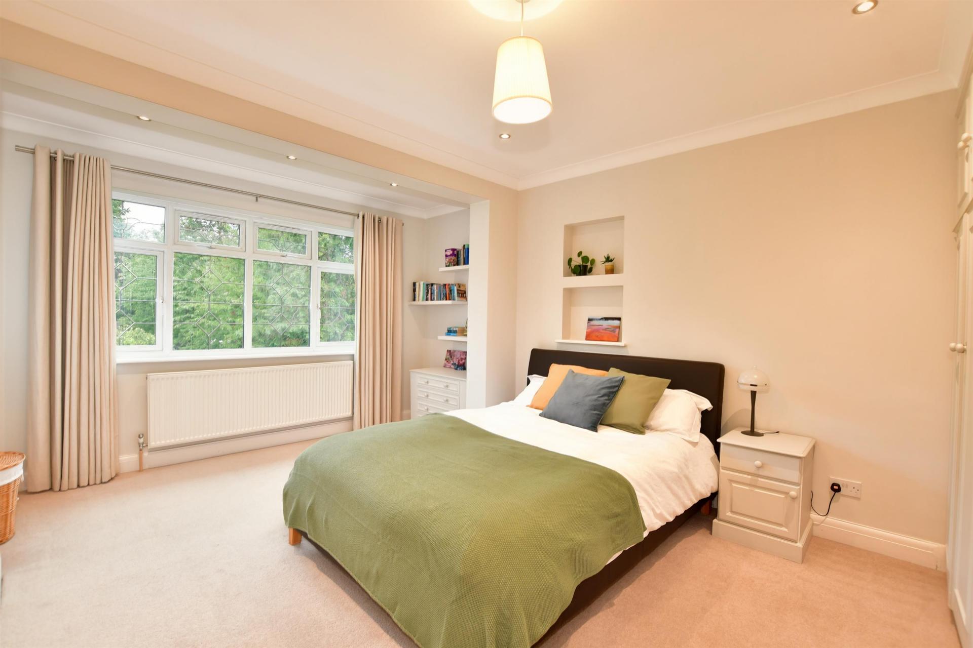 Detached House for sale with 6 bedrooms, Lee Grove, Chigwell Fine