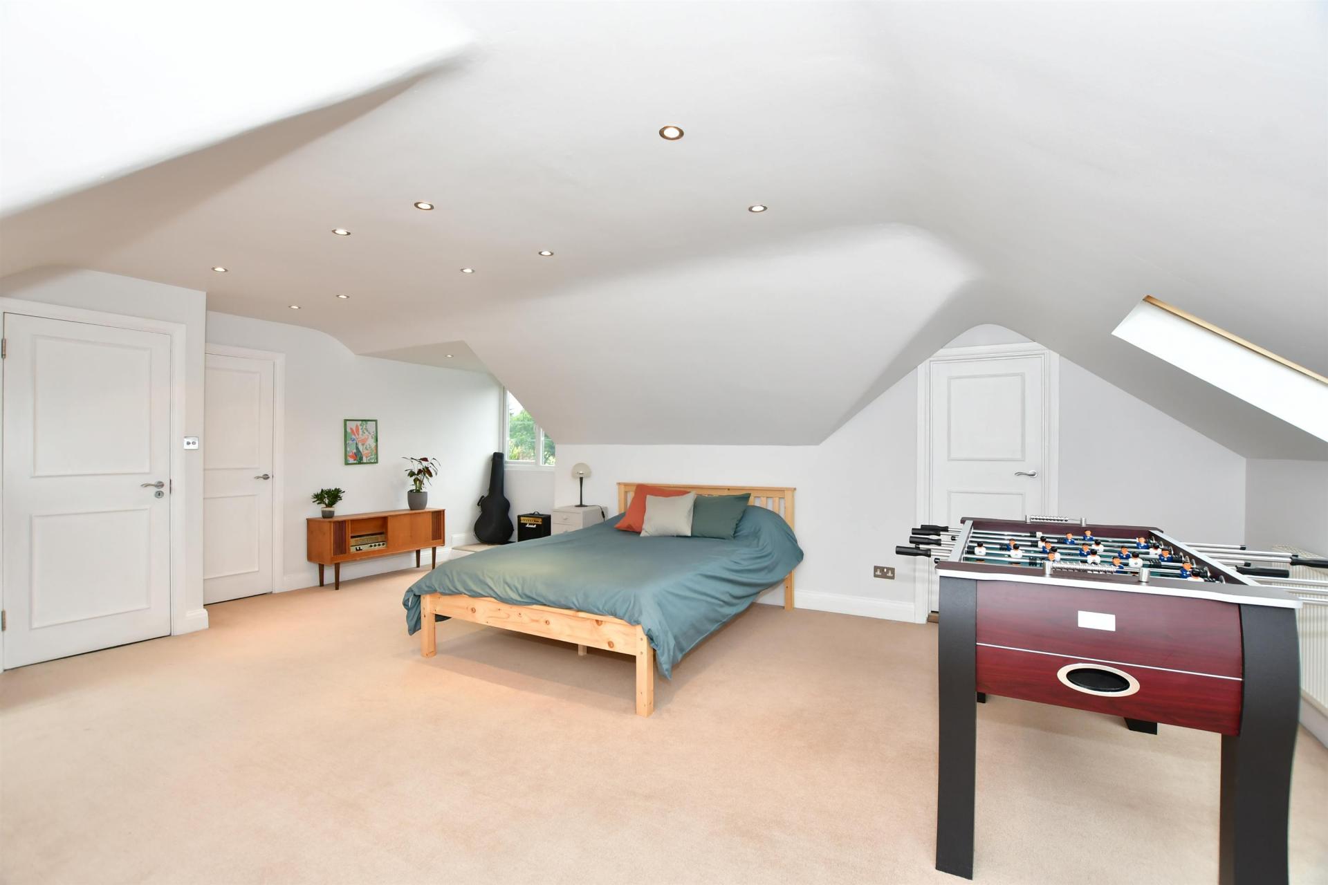 Detached House for sale with 6 bedrooms, Lee Grove, Chigwell Fine