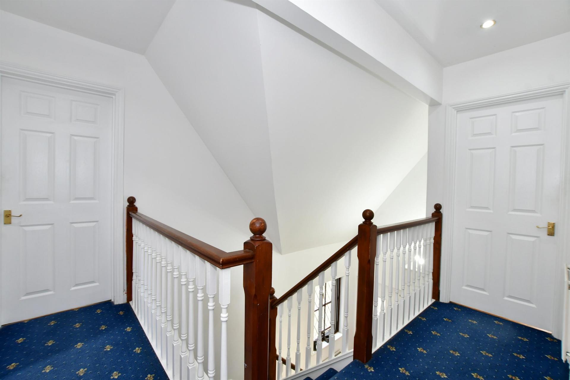 Detached House for sale with 4 bedrooms, High Road, Loughton Fine