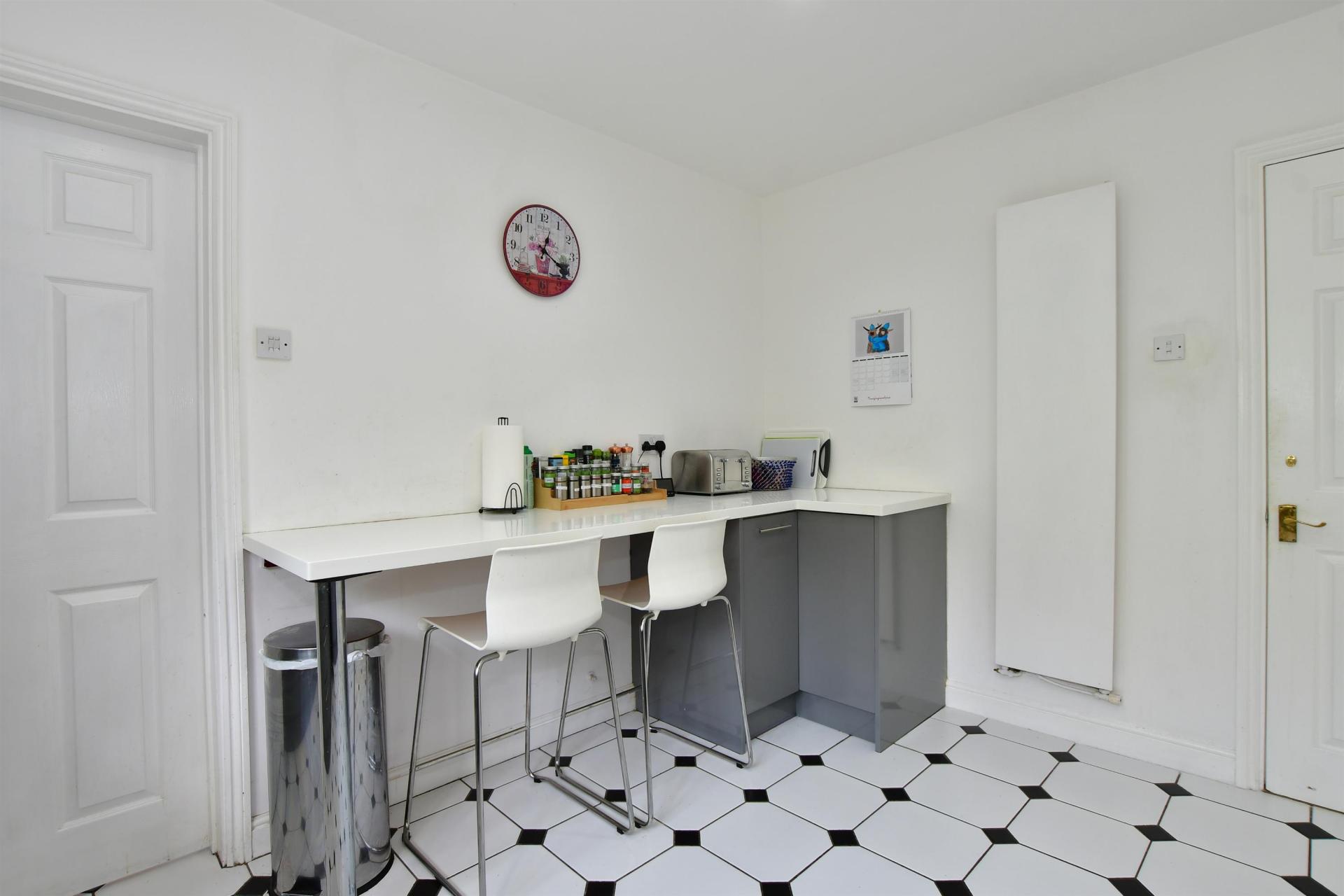 Detached House for sale with 4 bedrooms, High Road, Loughton Fine