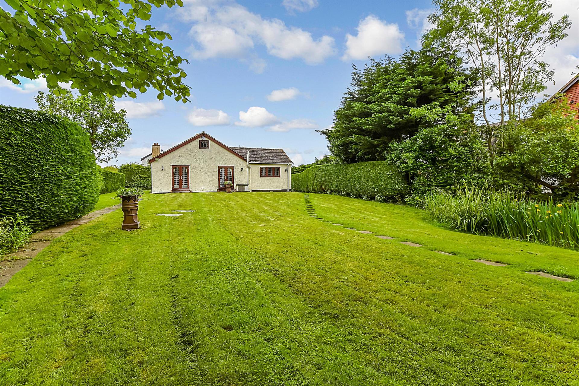 Detached Bungalow for sale with 4 bedrooms, Epping Long Green, Epping