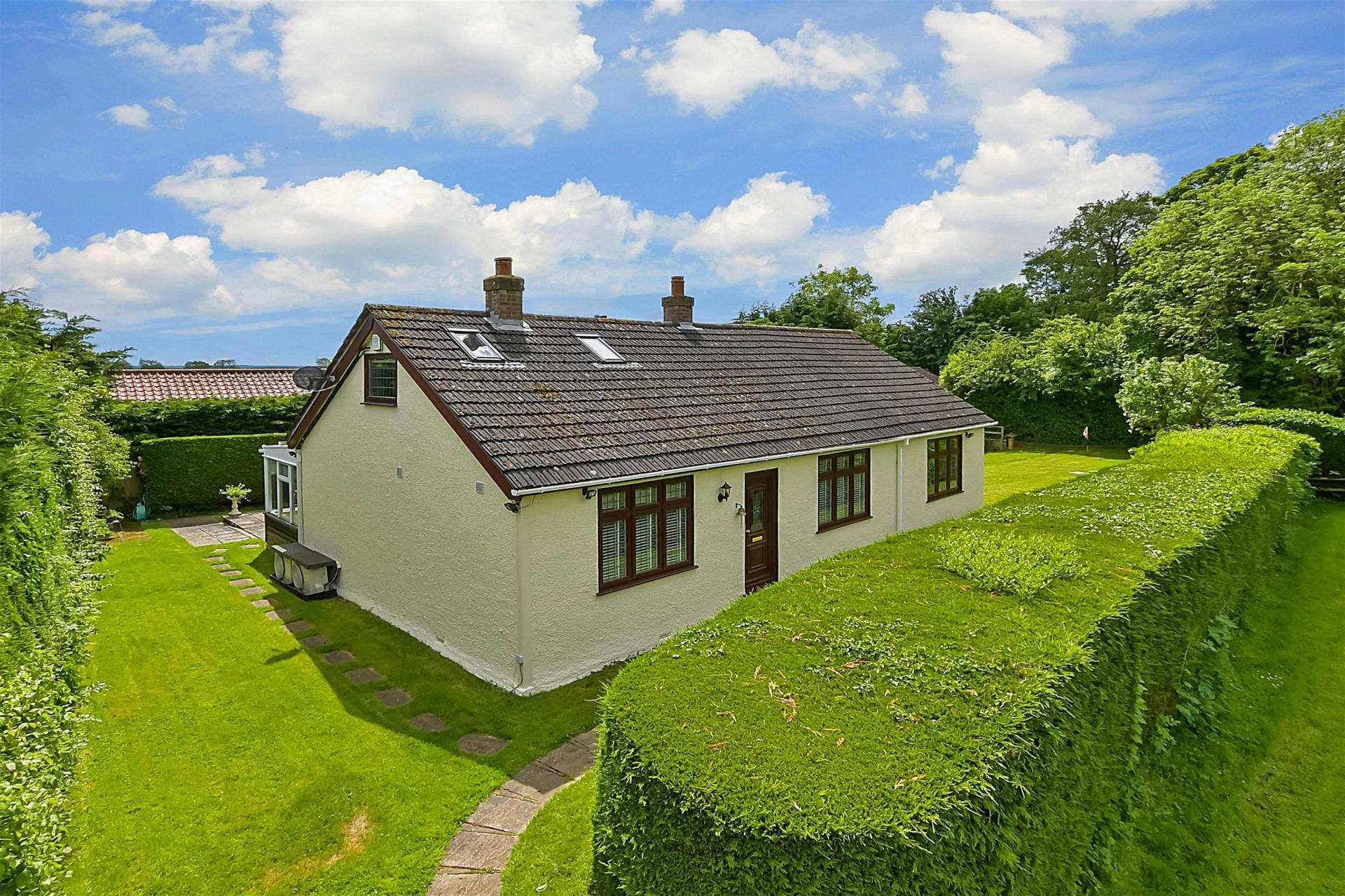 Detached Bungalow for sale with 4 bedrooms, Epping Long Green, Epping