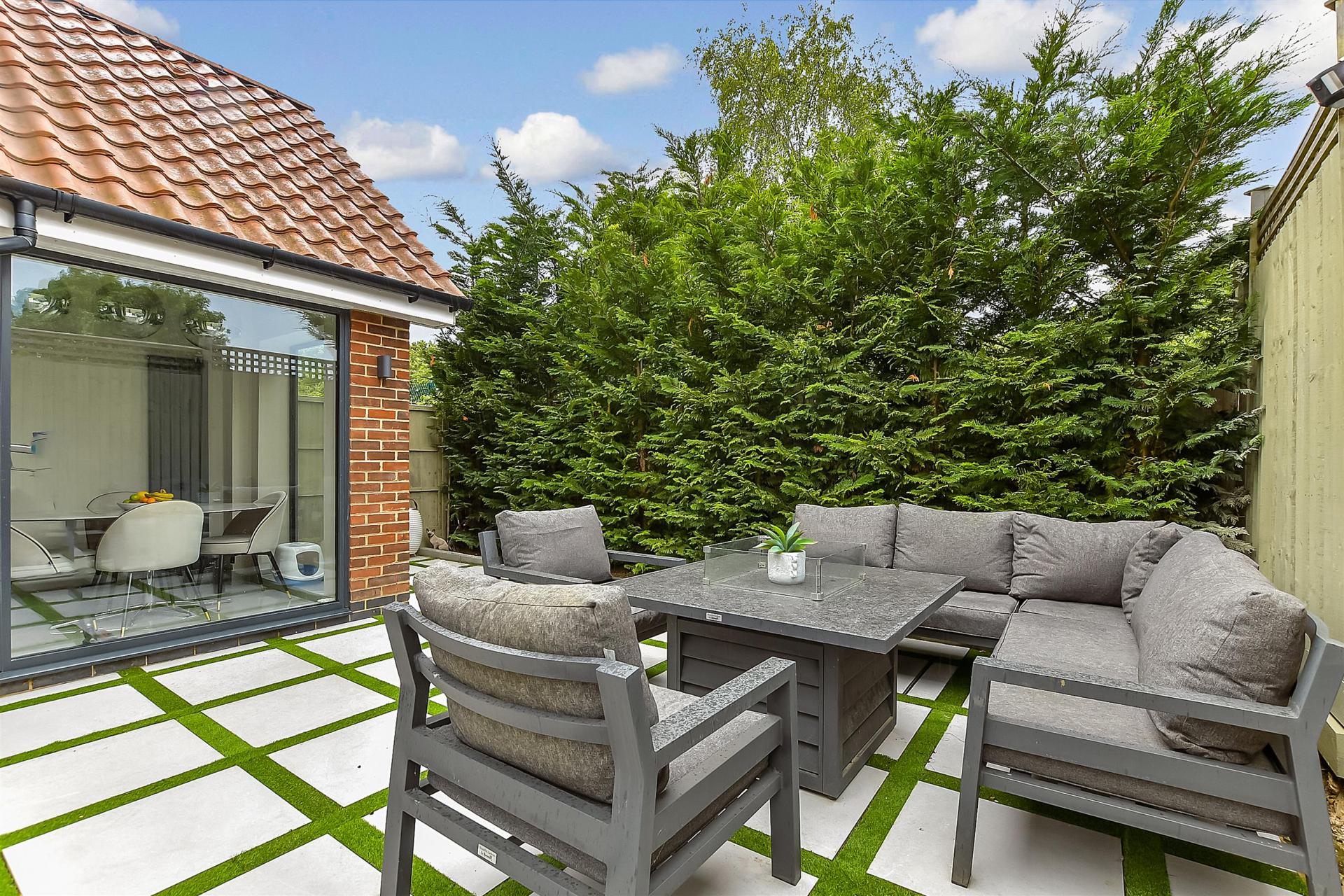 SemiDetached House for sale with 3 bedrooms, Station Road, Chigwell Fine & Country