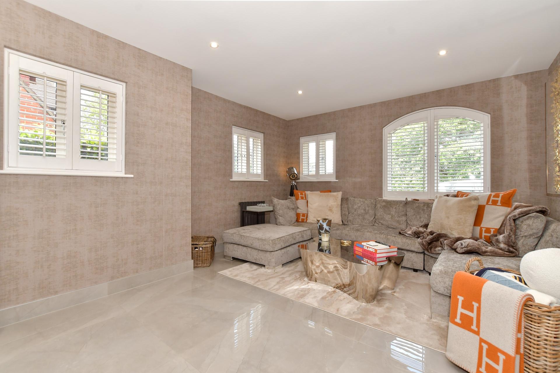 SemiDetached House for sale with 3 bedrooms, Station Road, Chigwell