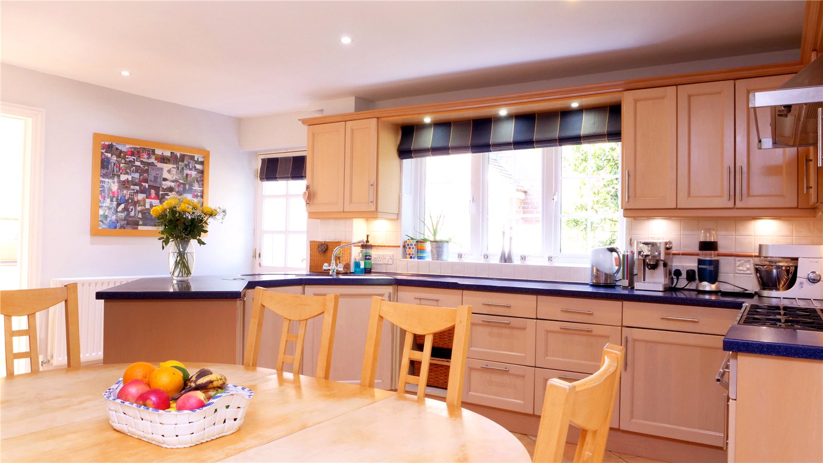 Detached House for sale with 6 bedrooms, Barley Fields, Baydon Fine