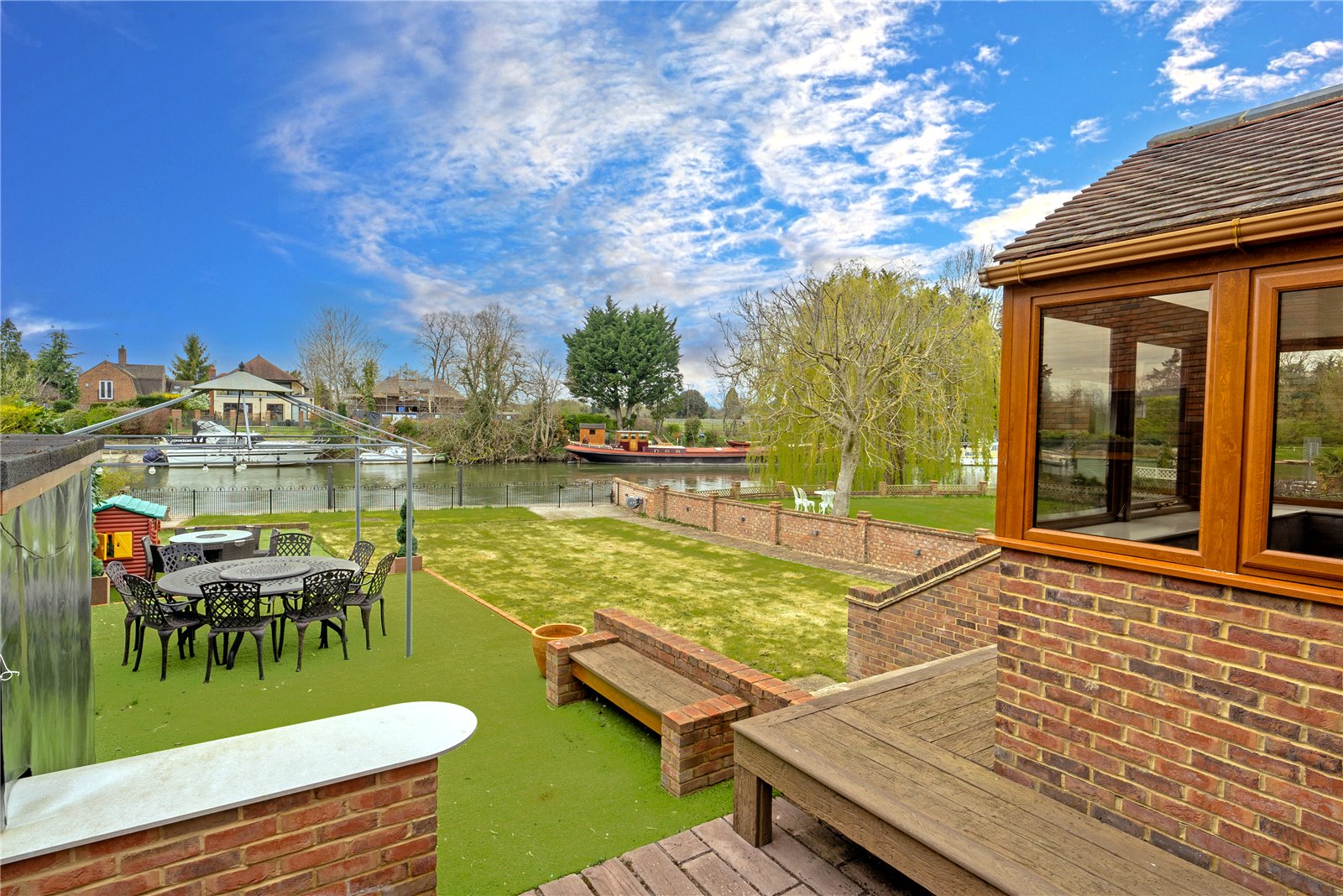 Detached House for sale with 5 bedrooms, Friary Island, Wraysbury