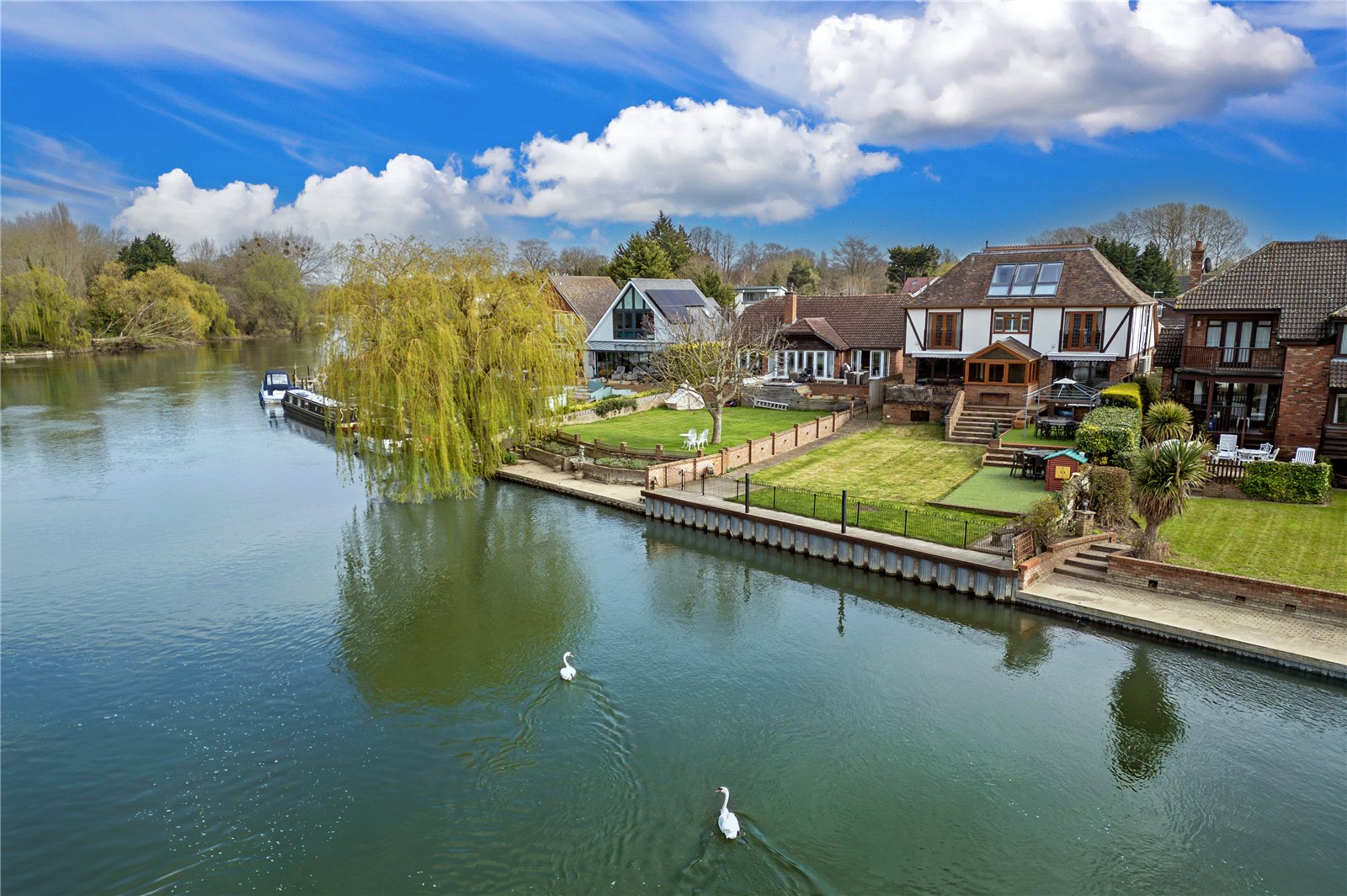 Detached House for sale with 5 bedrooms, Friary Island, Wraysbury