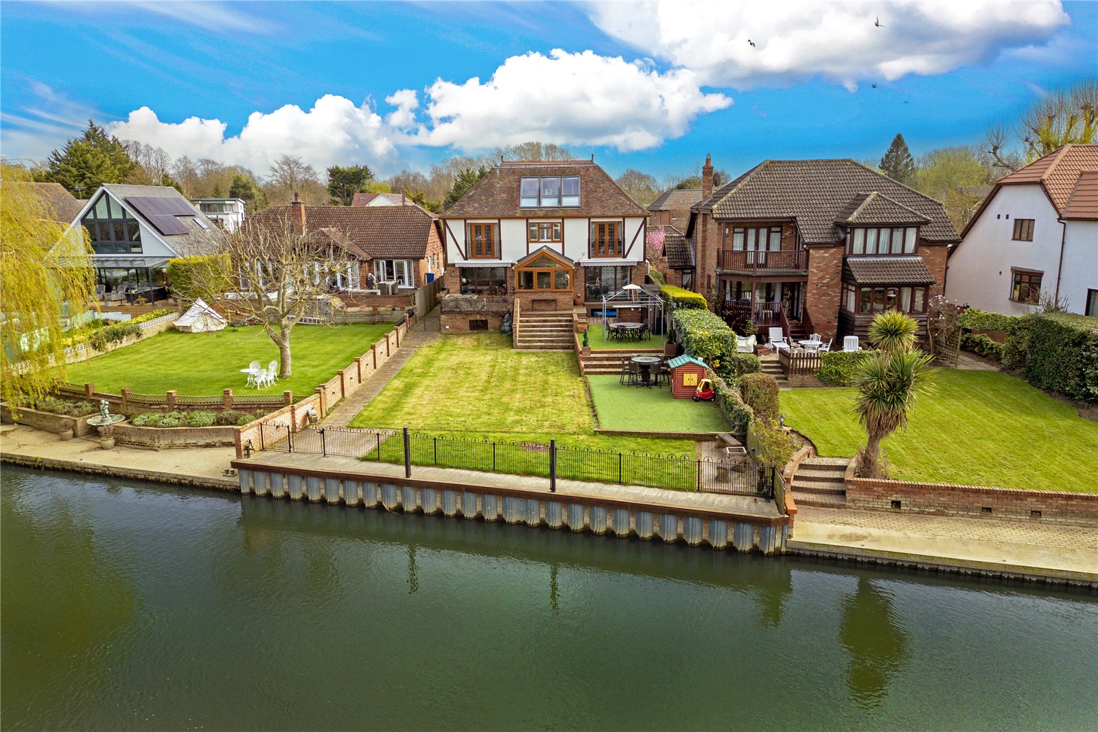 Detached House for sale with 5 bedrooms, Friary Island, Wraysbury