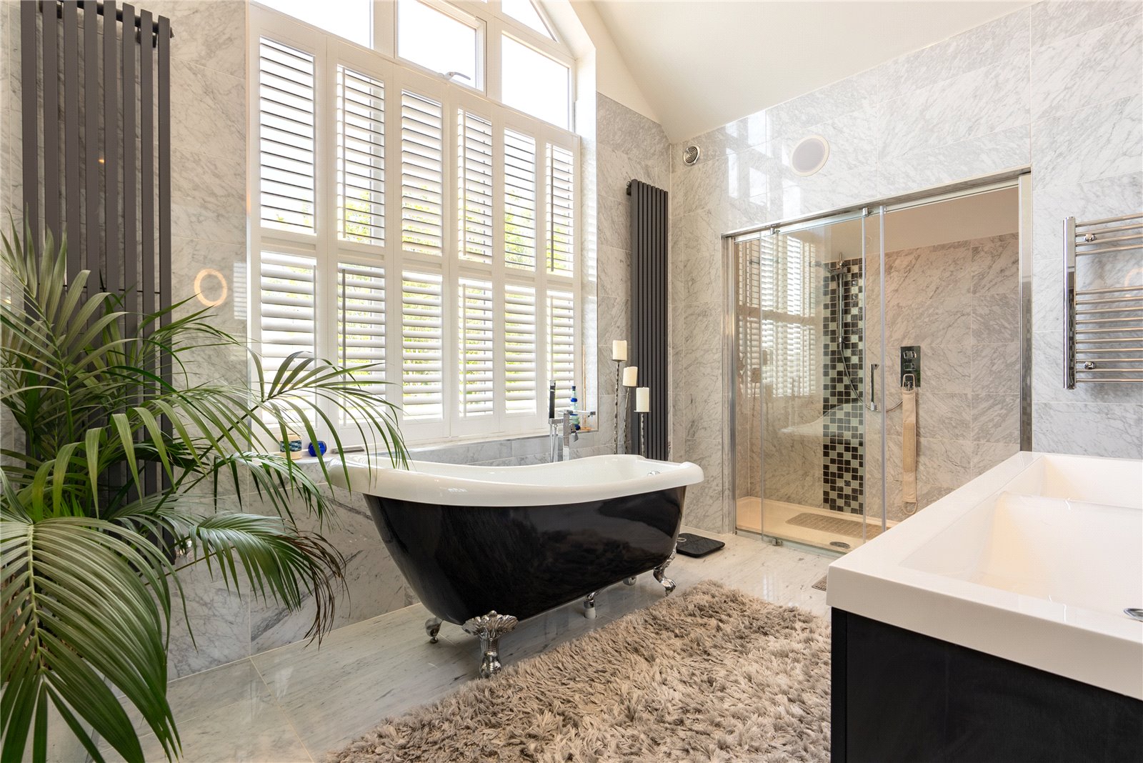 Detached House for sale with 4 bedrooms, Chertsey Lane, Staines Fine