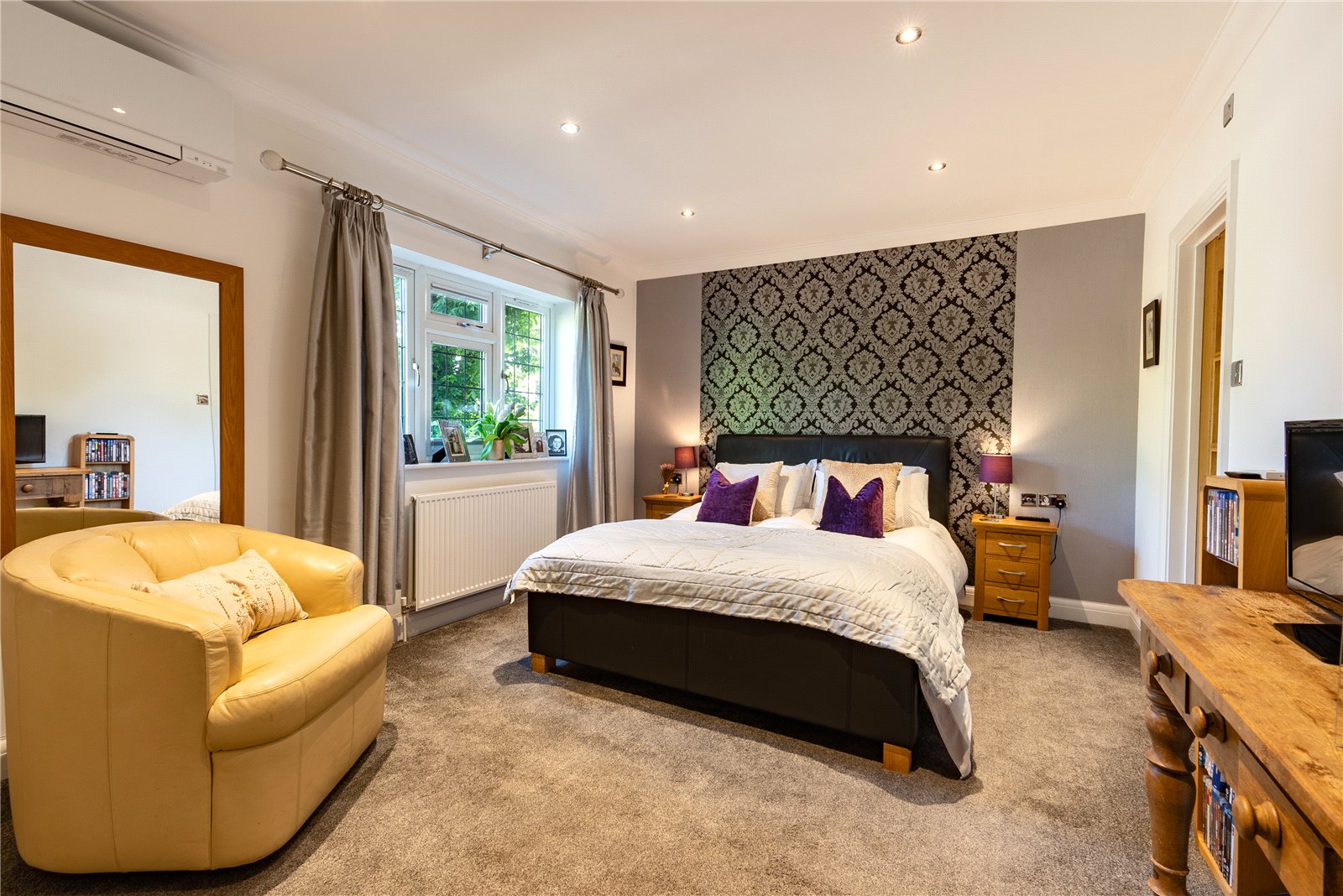 Detached House for sale with 4 bedrooms, Chertsey Lane, Staines Fine