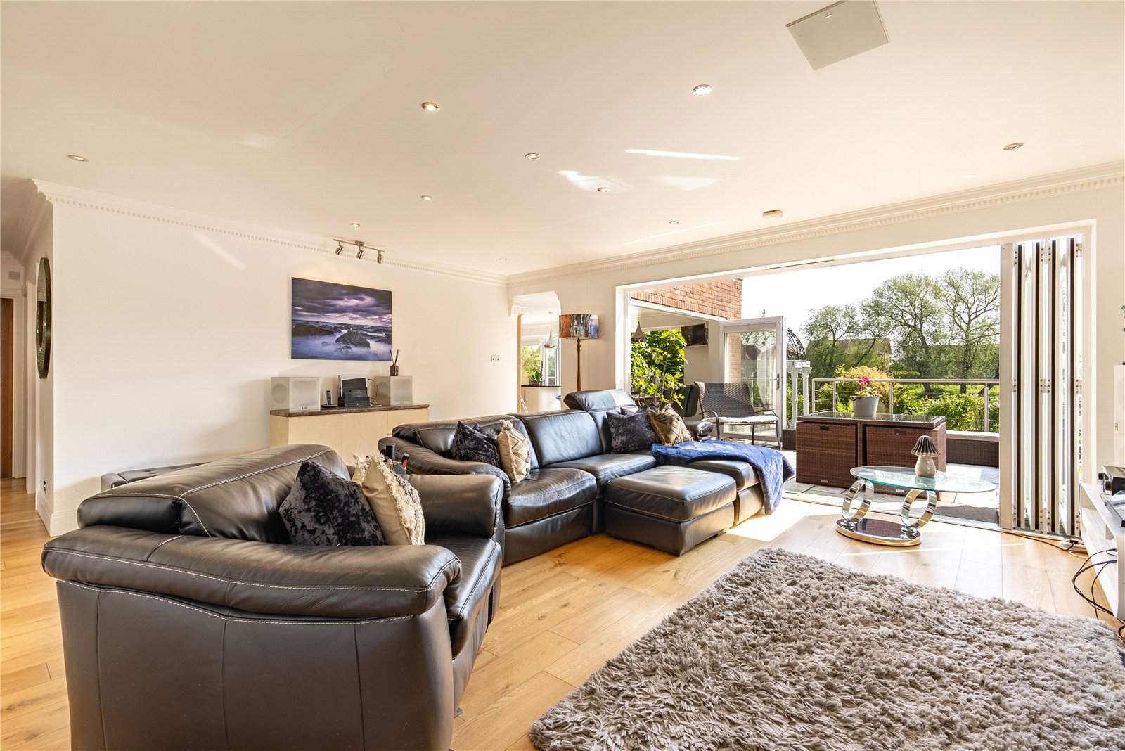 Detached House for sale with 4 bedrooms, Chertsey Lane, Staines Fine