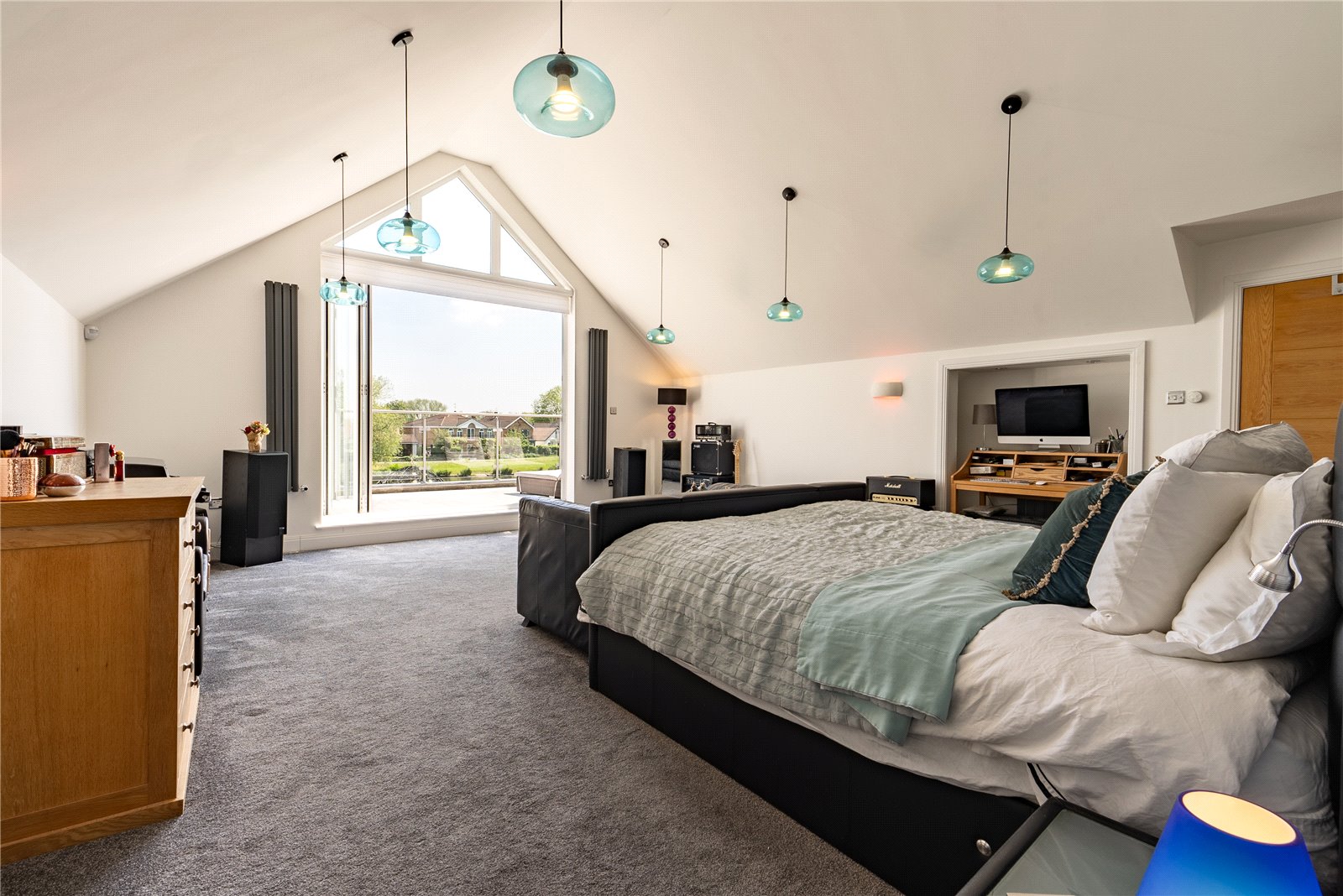 Detached House for sale with 4 bedrooms, Chertsey Lane, Staines Fine