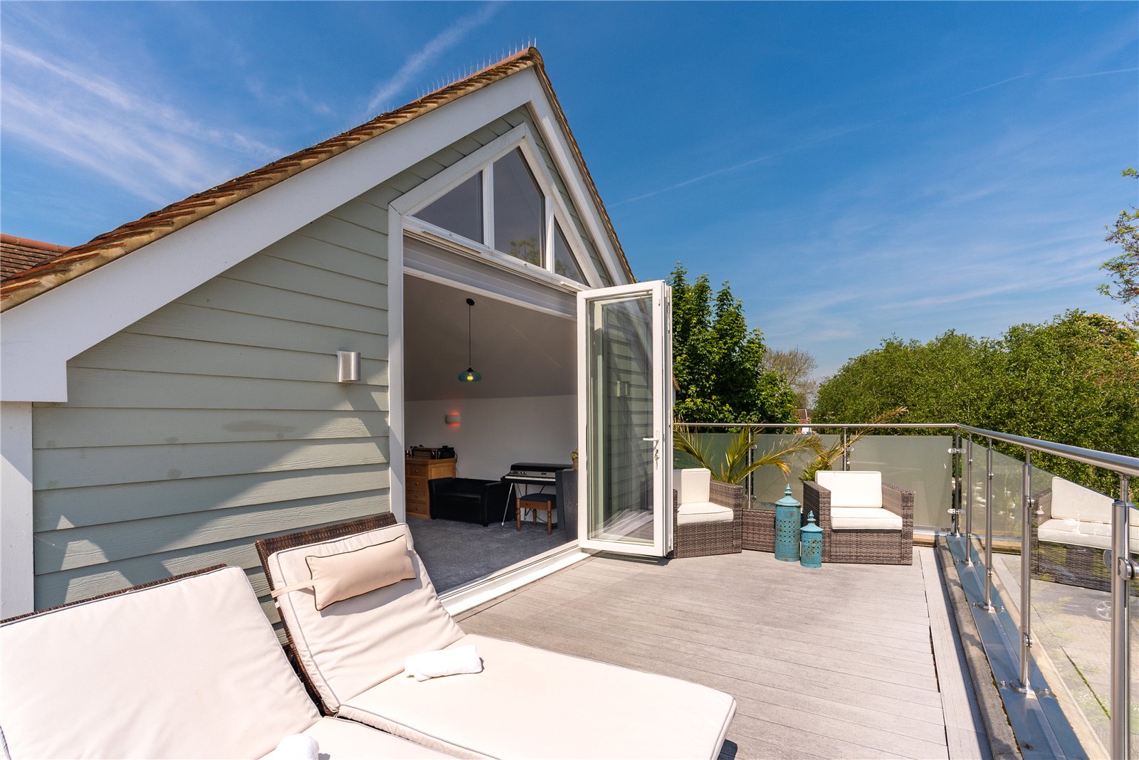 Detached House for sale with 4 bedrooms, Chertsey Lane, Staines Fine