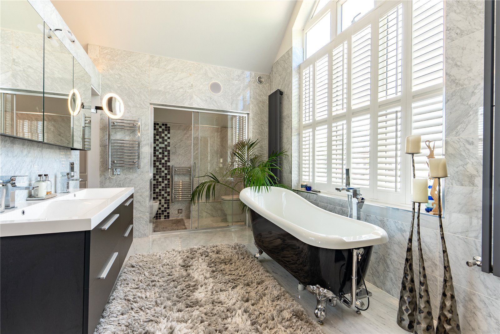 Detached House for sale with 4 bedrooms, Chertsey Lane, Staines Fine