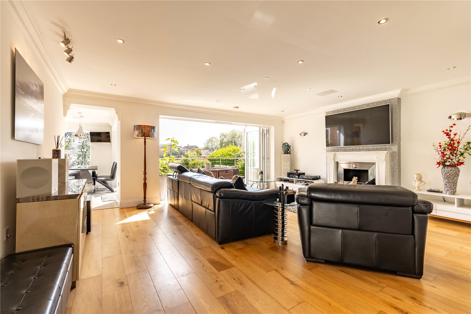 Detached House for sale with 4 bedrooms, Chertsey Lane, Staines Fine