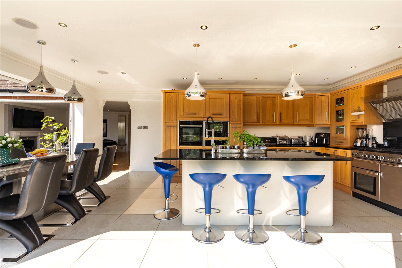 Detached House for sale with 4 bedrooms, Chertsey Lane, Staines Fine