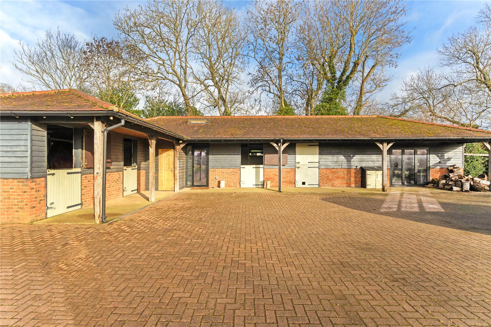 Detached House for sale with 6 bedrooms, Wonersh Common, Wonersh Fine & Country