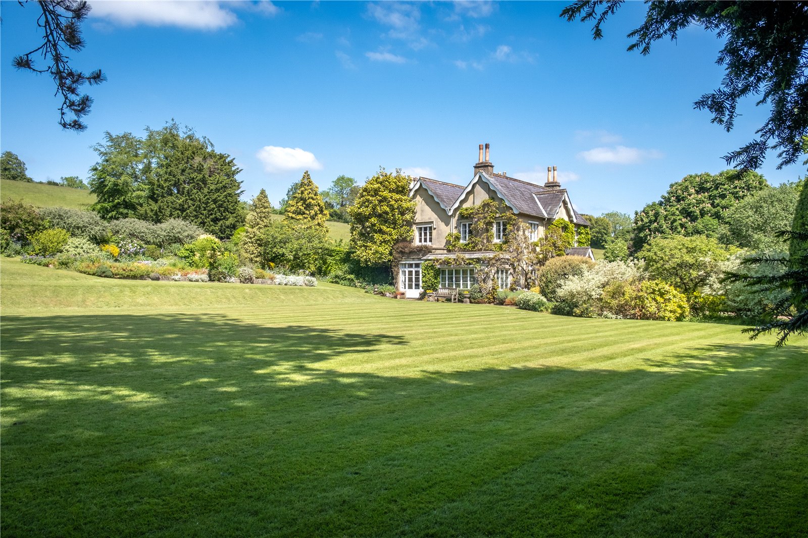 Detached House for sale with 7 bedrooms, Chapel Lane, Westhumble Fine