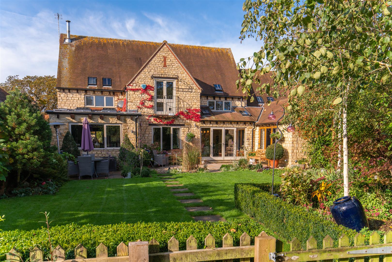 4 bedroom Detached House for sale in Castlethorpe