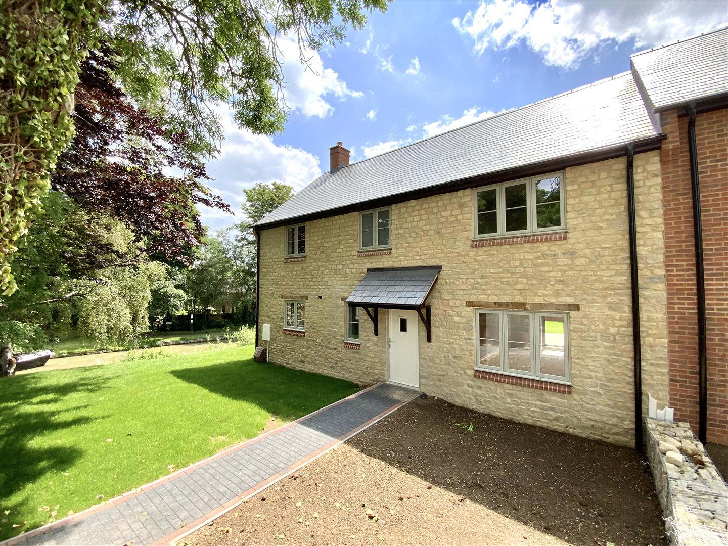 4 bedroom SemiDetached House for sale in Milton Keynes