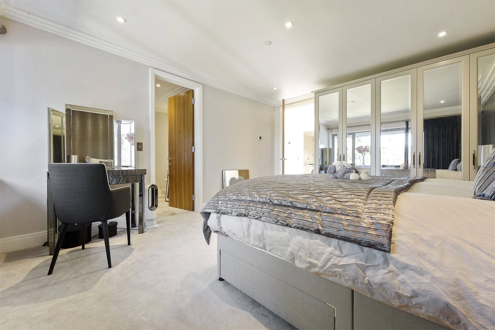 Penthouse for sale with 4 bedrooms, Haig Avenue, Canford Cliffs Fine