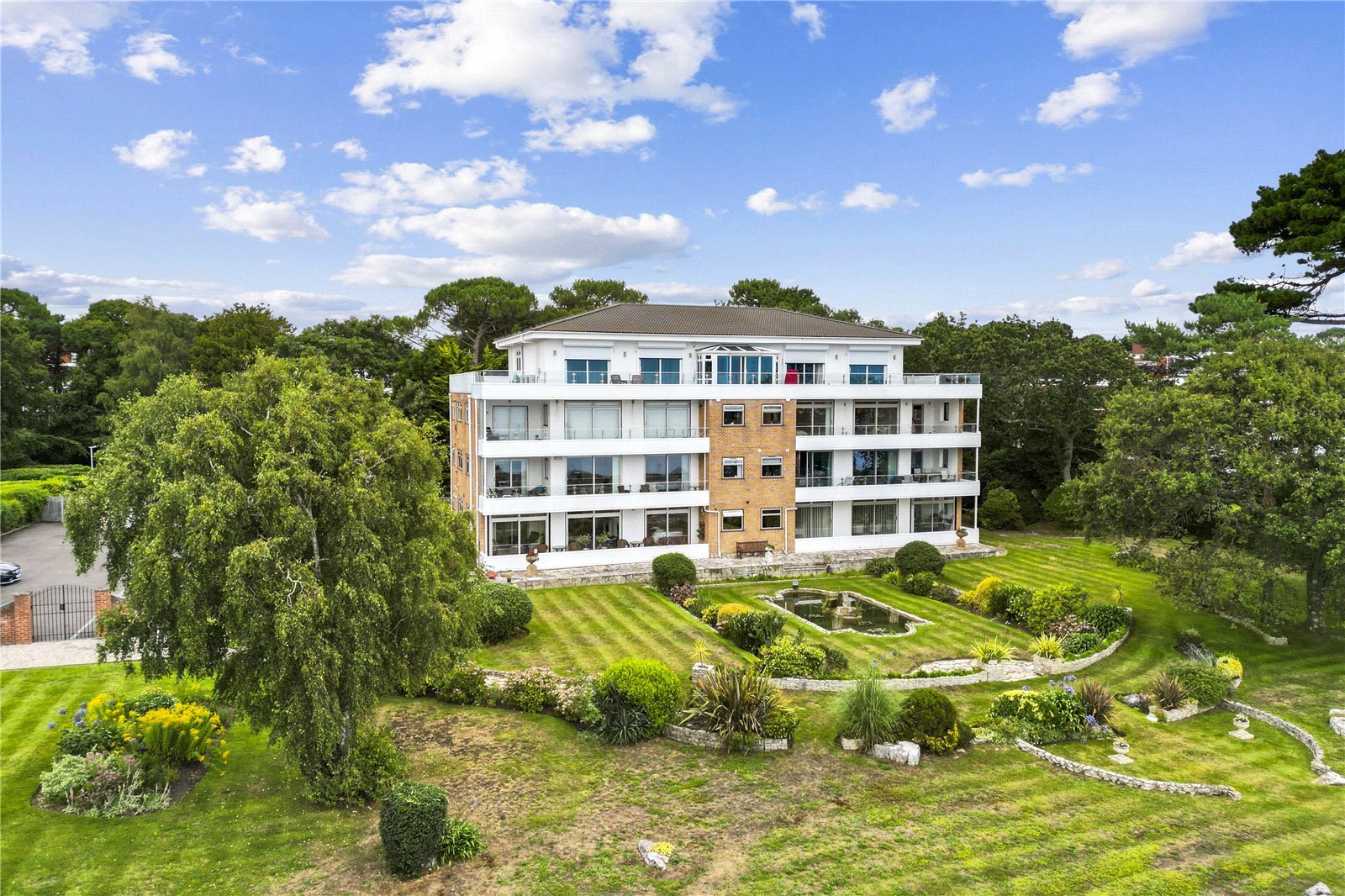 Apartment for sale with 3 bedrooms, Martello Park, Canford Cliffs