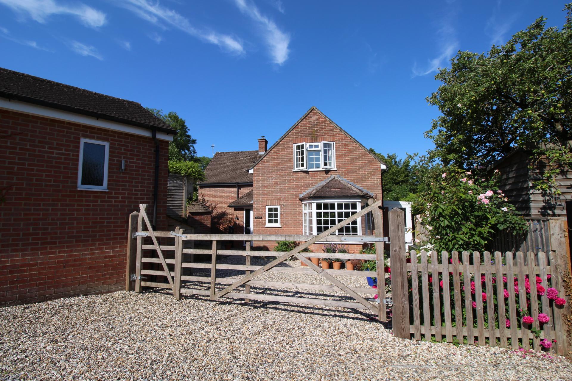 4 bedroom Detached House for sale in Lambourn