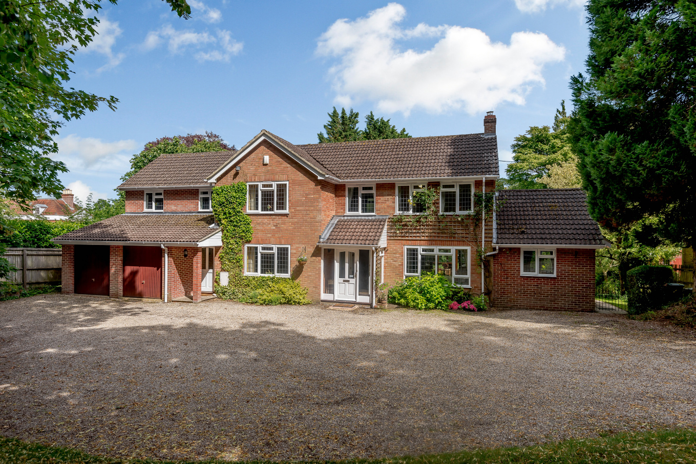 6 bedroom Detached House for sale in Kingsclere