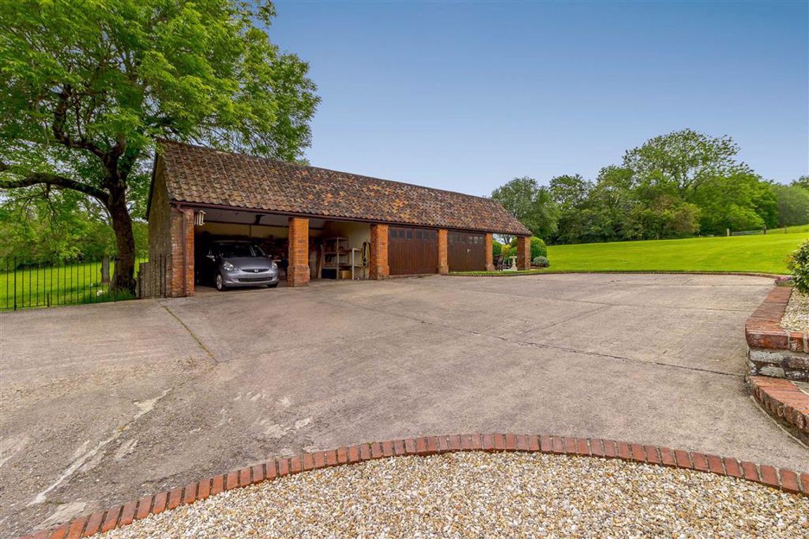 4 bedroom Detached House for sale in Caerleon