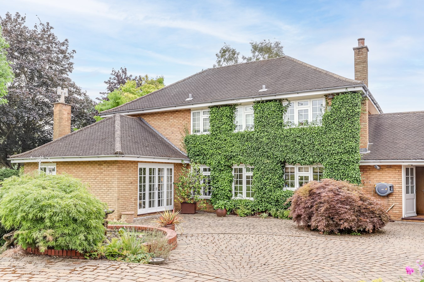 5 bedroom Detached House for sale in Letchworth Garden City
