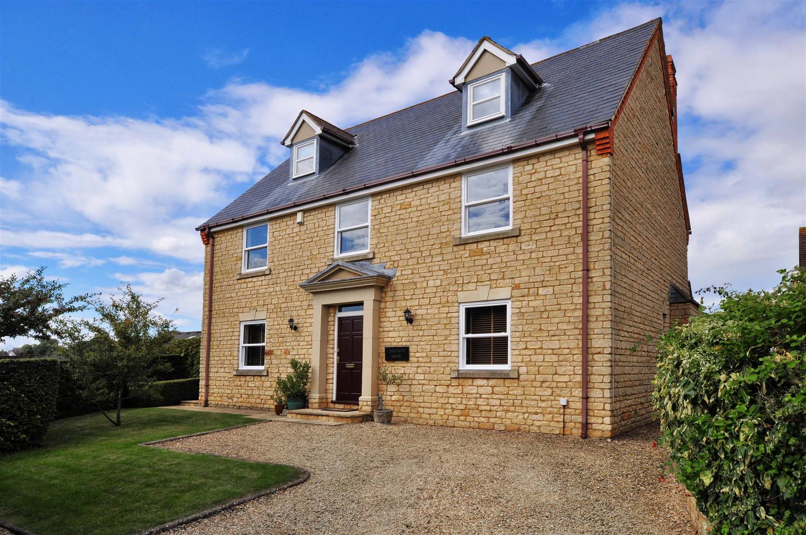 5 bedroom Detached House for sale in Brackley