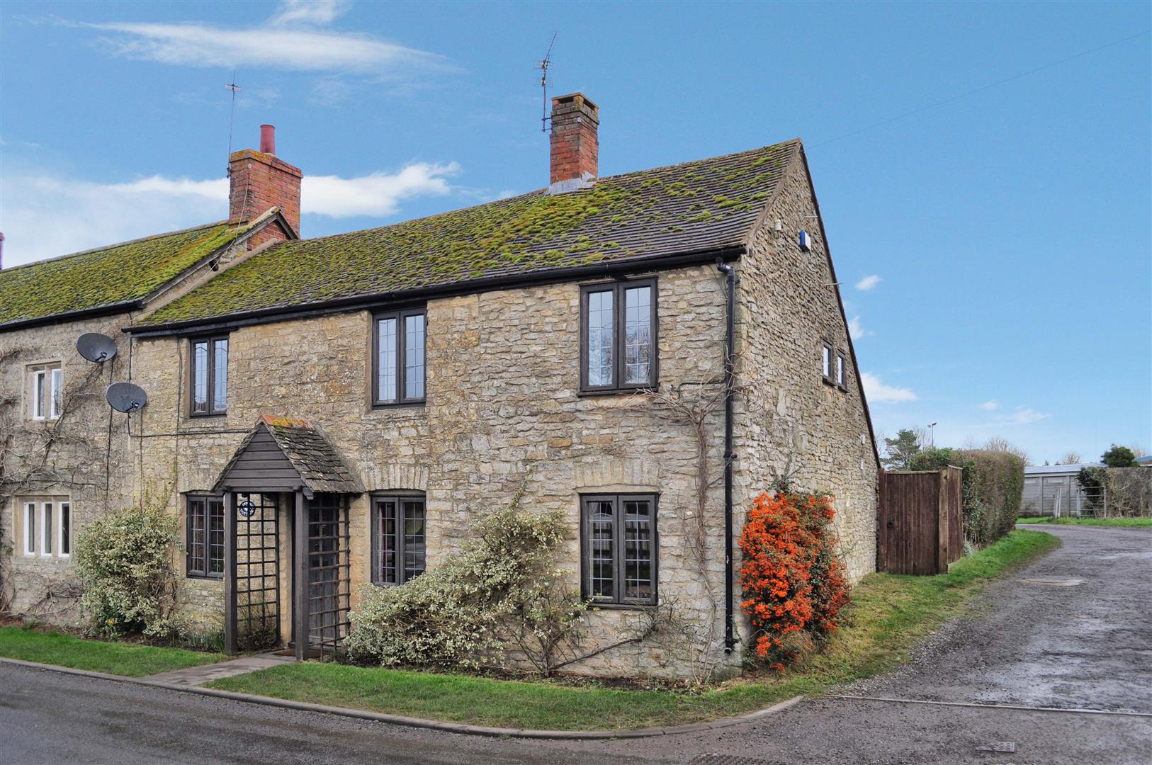 3 bedroom Cottage for sale in Fritwell, Bicester