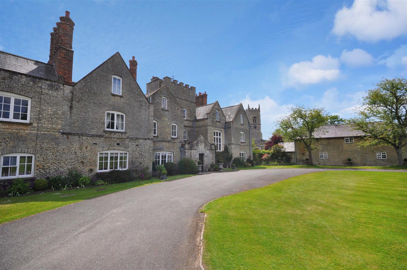 2 bedroom Apartment for sale in Bicester