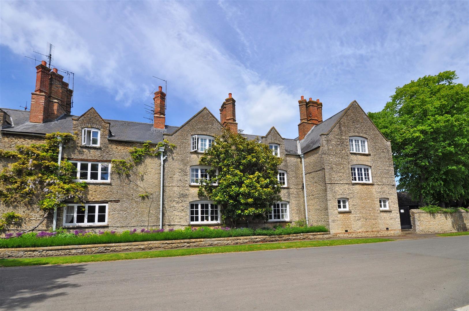 2 bedroom Apartment for sale in Bicester