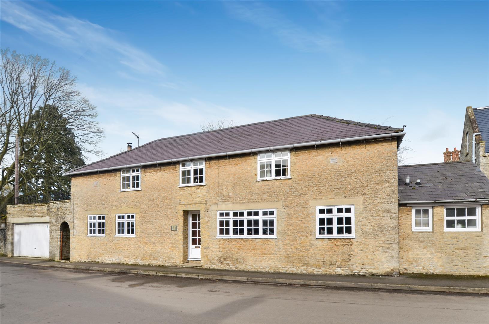 4 bedroom Country House for sale in Stratton Audley