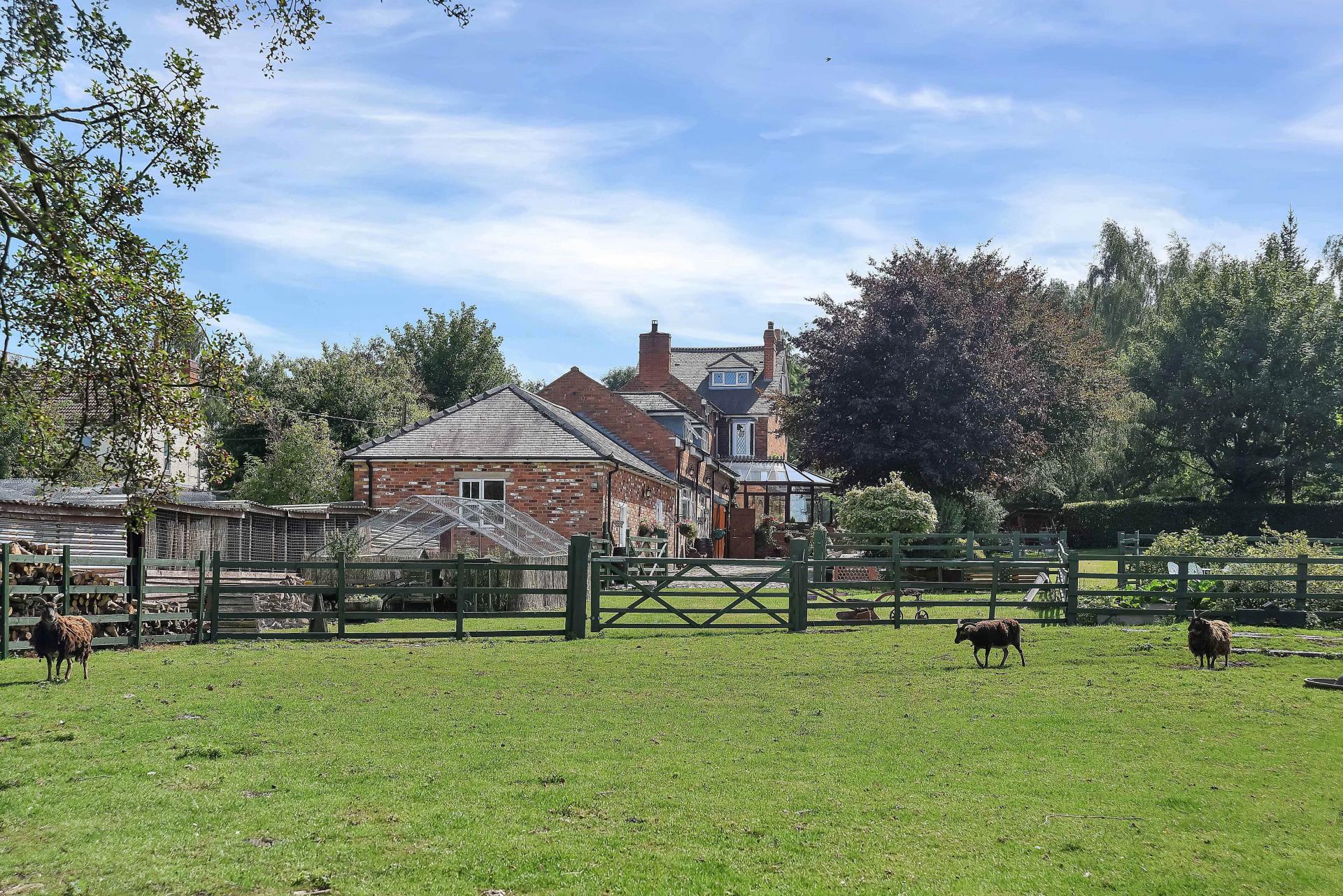 5 bedroom Detached House for sale in Kirkby in Ashfield