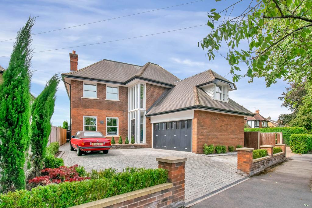 6 bedroom Detached House for sale in Burton Joyce