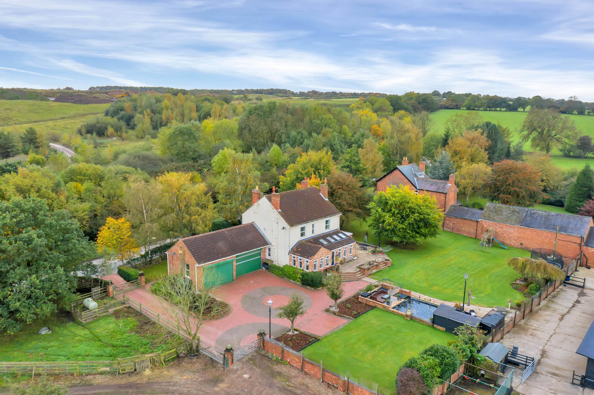 4 bedroom Detached House for sale in Nottingham