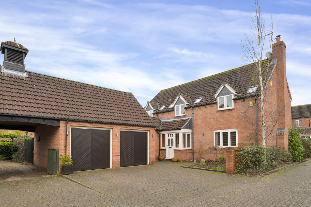 Detached House for sale with 4 bedrooms, Farriers Green, Clifton