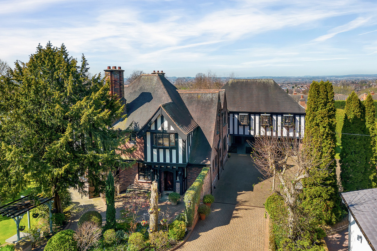 Detached House for sale with 6 bedrooms, Elmcroft, Lucknow Drive Fine & Country