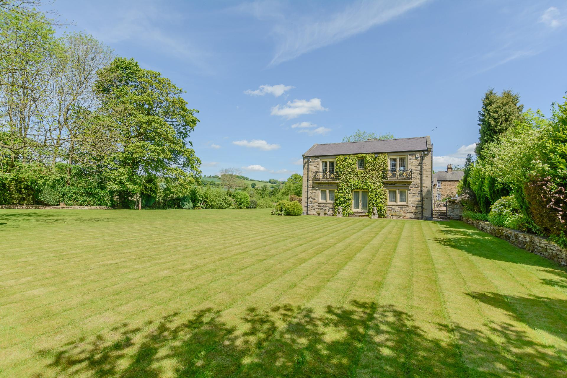 5 bedroom Detached House for sale in Barnsley