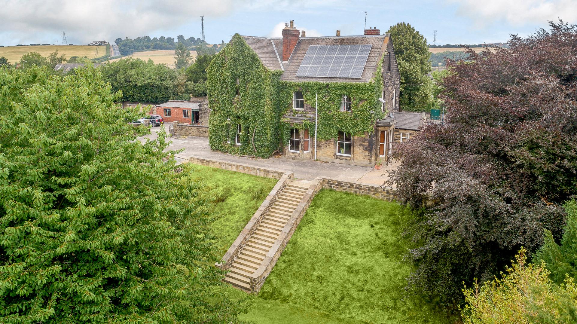 6 bedroom Detached House for sale in Rotherham