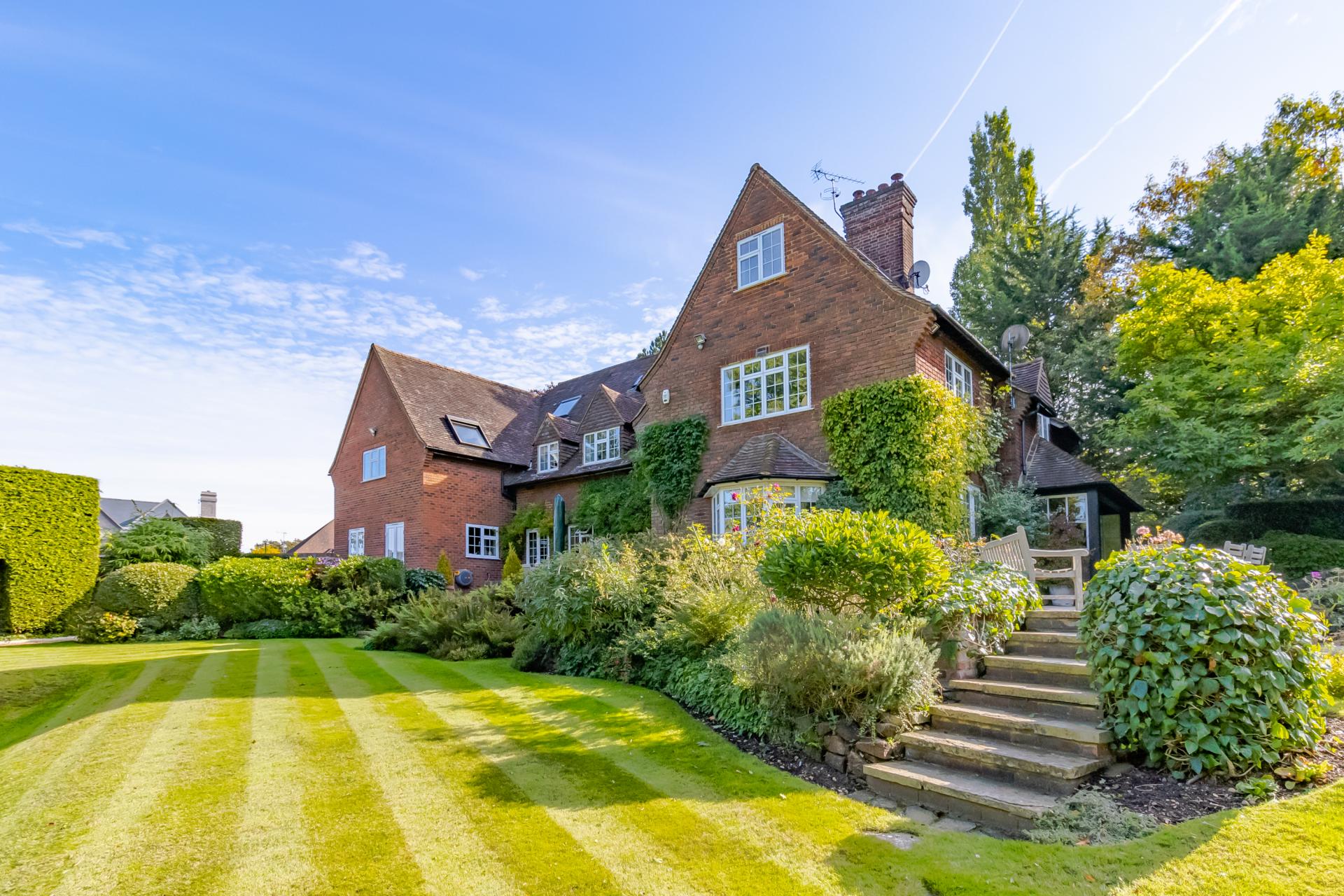 8 bedroom House for sale in Radlett
