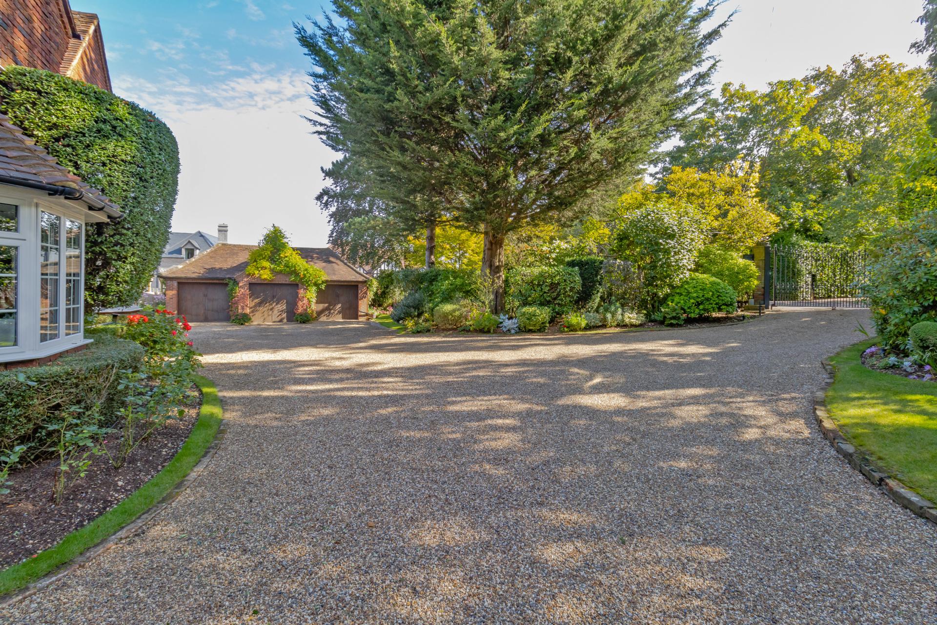 8 bedroom House for sale in Radlett