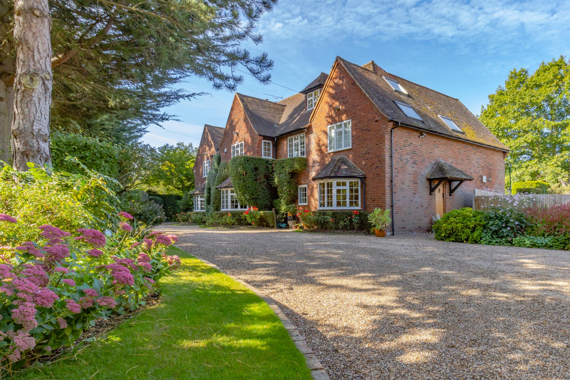 8 bedroom House for sale in Radlett
